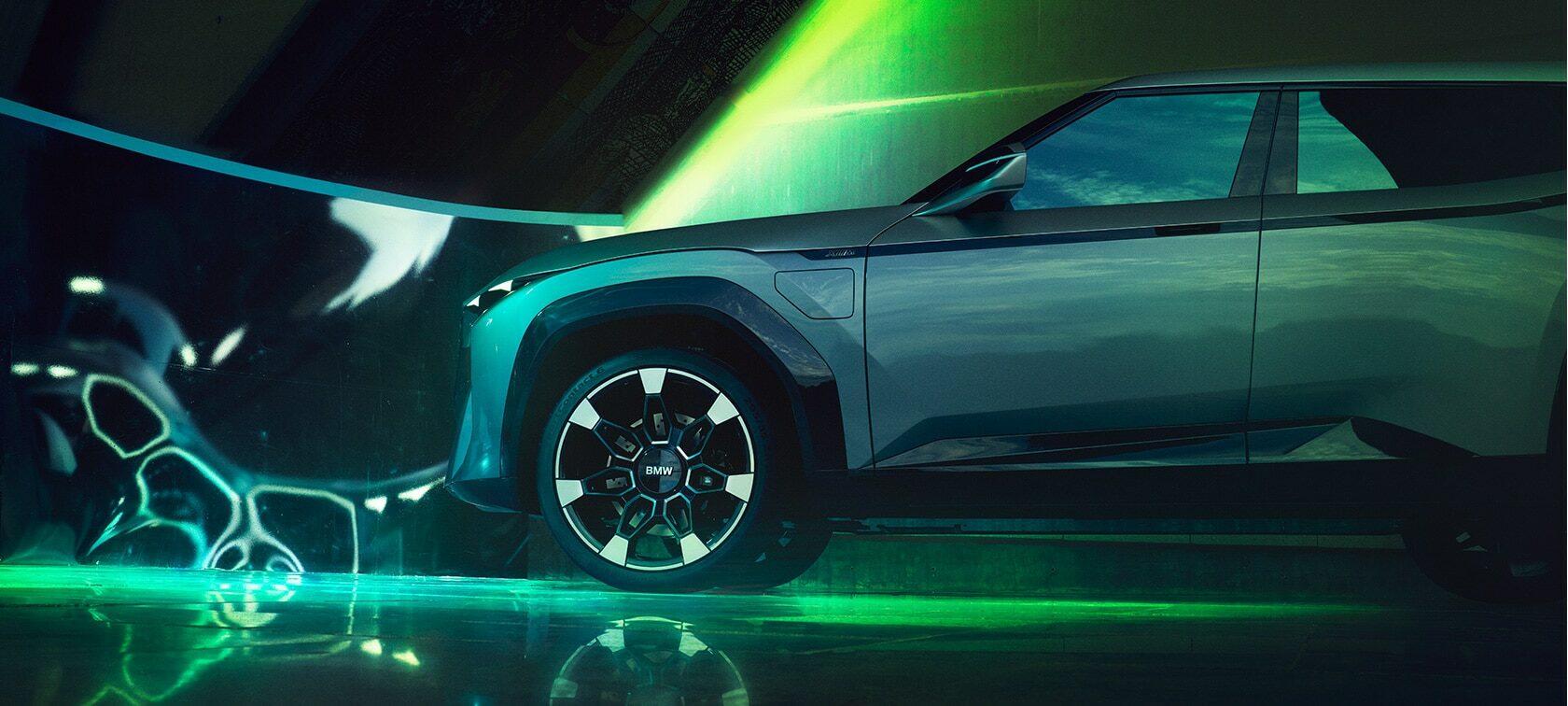 bmw-xm-mc-exterior-design-hero-desktop.jpg.asset.1636123154751